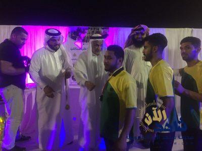 طائرة الطرف تحلق في دورة الحكيم