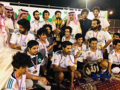 رئيس مركز عين دار الجديدة يتوج الحزم بكأس بطولة عين دار الرمضانية الثانية