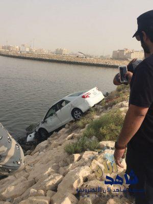 حرس الحدود في المنطقة الشرقية ينقذ ركاب سيارة بعد سقوطها بعرض البحر