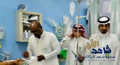 موظف بمستشفى الملك عبدالله ببيشة يتلقّى 4 طعنات على يد 3 أشخاص