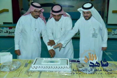 مدرسة الأندلس المتوسطة وفصول الفكرية تحتفل  بالعودة إلى المدارس