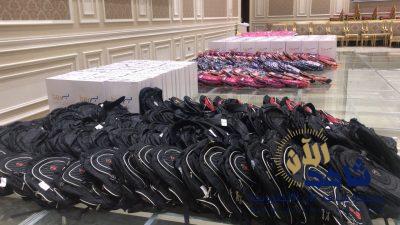 العيون الأهلية تنتهي من توزيع الحقيبة المدرسية على أبنائها