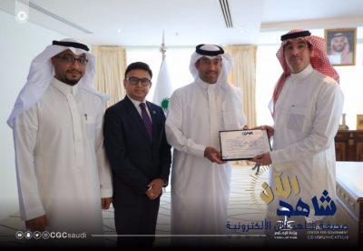 وزير الإعلام يسلّم الرخصة السينمائية الرابعة لـ لوكس للترفيه