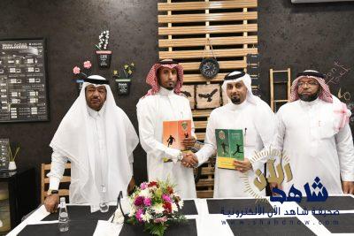 صحيفة شاهد الآن توقع عقداً لرعاية المركز الاعلامي بنادي الروضة