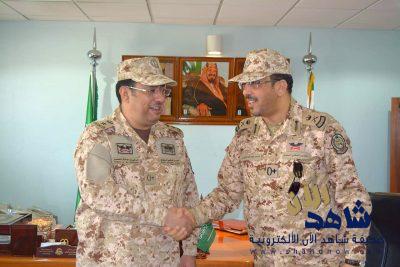 قائد لواء الملك عبدالعزيز الالي يقلد النصر رتبته الجديدة