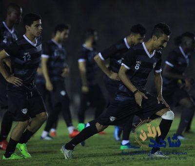 مدير فريق هجر يحث اللاعبين على مضاعفة الجهد