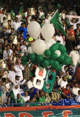 500 علم سعودي و30 بيرق تزين مدرج الاتفاق في جولة الوطن