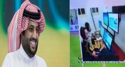 بالفيديو.. آل الشيخ يطالب بالتحقيق في حركة مسؤولي الـVAR بمباراة النصر والتعاون