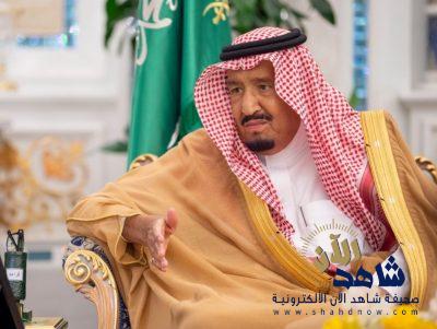 الملك يتسلم التقرير السنوي الـ54 للنقد العربي السعودي ويشيد بجهود المؤسسة