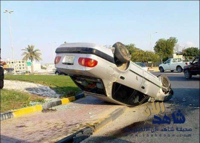 في عيون الاحساء استنجد بها “خالتي لا تخليني”.. مواطنة تسعف شابًا بسيارتها