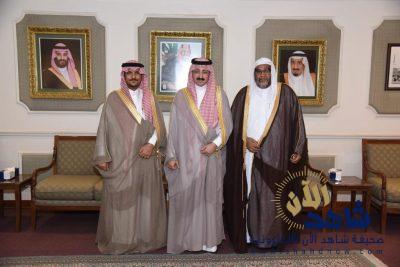 محافظ الاحساء يستقبل الشيخ الهاشم بمناسبة تقاعده