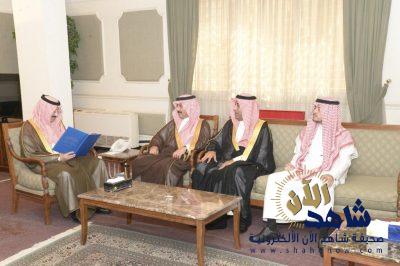 محافظ الأحساء يستقبل العمير والخميس