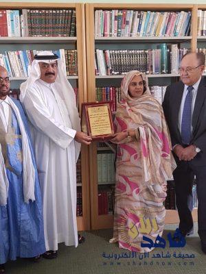 الأديب السعودي “الدورة” يقدم 28 كتابا من ملفاته للمكتب العامة بنواكشط