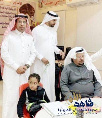 على نفقته الخاصة.. معلم بالمدينة المنورة يجهز قاعة دراسية بأسلوب متطور بـ25 ألف ريال