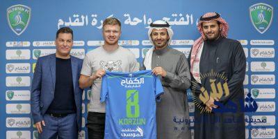 لاعب خط الوسط البيلاروسي كوروزون يوقع للفتح لموسم واحد