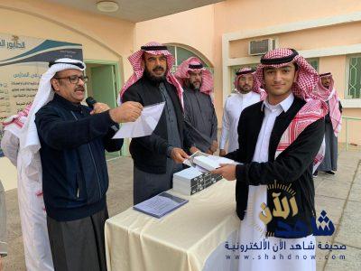ثانوية الحرمين تُكرم طلابها المتفوقين