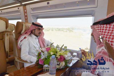 بالصور.. نائب أمير مكة الجديد يستقل قطار الحرمين في أول يوم يباشر فيه عمله