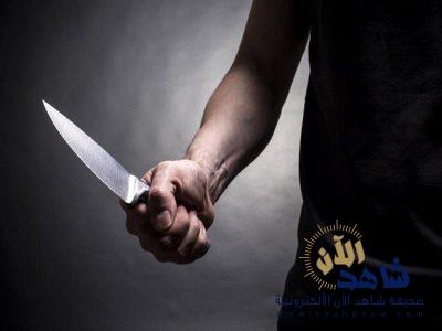«مريض نفسياً» يطعن حارس مدرسة وولي أمر طالبة في حائل