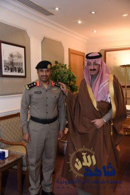 محافظ الأحساء يقلد ” بوجليع ” رتبة عقيد “