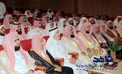 وَكِيلُ الرَّئِيسِ العَامِّ الشَّيْخُ “الجهني” يَمْنَحُ الدُّكْتُورَاه مِنْ جَامِعَةِ أُمُّ القُرَى بتقدير “ممتاز”