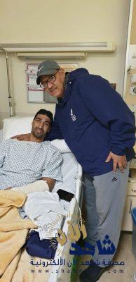 رئيس أتحاد الطائره يطمئن على اللاعب علي الحمدان   