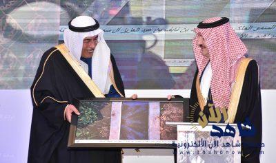 الأمير سعود بن نايف يكرّم الفائزين في مسابقة غرفة الأحساء الوطنية للتصوير في دورتها التاسعة