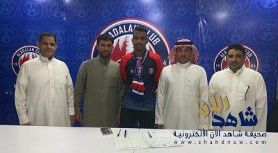 أحمد فرح يوقع للعدالة