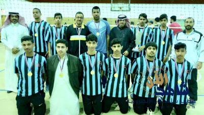 المغربي يتوج مدرسة العمران الثانوية لتحقيقها بطولة كرة الطائرة للمدارس
