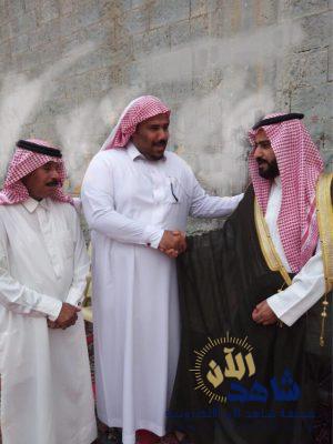 وكيل محافظة الأحساء يعزي أسرة العيد بالعيون يون