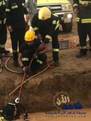 مدني بيشة» ينتشل جثمان طفل غرق بحفرة مياه