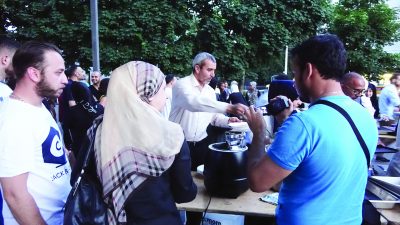 مسيحي يقيم موائد إفطار رمضانية منذ ربع قرن