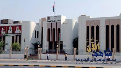 خادمة تلتقط صوراً لصاحبة المنزل وبناتها وترسلها لصديقها