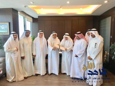 البغلي يتسلم شهادة الرئاسة الفخرية للجنة التنظيمية لرواد ومرشدات الكشافة الخليجية