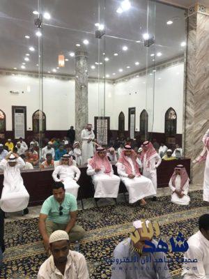 جموع المصلين يؤدون صلاة العيد بحي “محاسن ارامكو