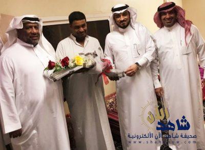 للأطمئنان على صحته بعد إجراء عملية قسطرة القلب : رئيس نادي ذوي الأعاقه بالأحساء يزور اللاعب ال بن سعيد