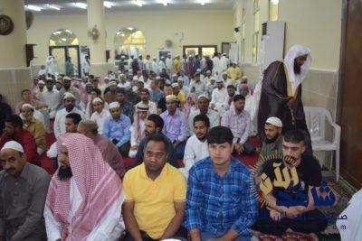 أهالي مدينة العيون يؤدون صلاة عيد الأضحى المبارك في مصلى العيد وجامع ام حسن