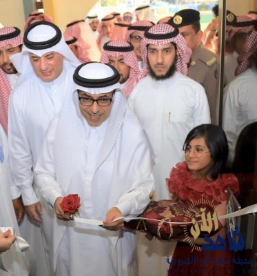 محافظ الجبيل يفتتح معرض جسفت الجبيل التشكيلي الأول