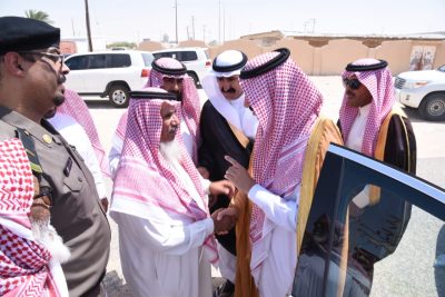 محافظ الأحساء يقدم واجب العزاء لأسرة الشهيد المري