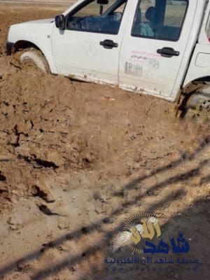حرس الحدود ينقذ عائلة علقت مركبتهم في الرمال بالمنطقة الشرقية