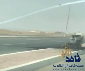 شاهد.. مجهول يضرم النار في كاميرا “ساهر” بجدة