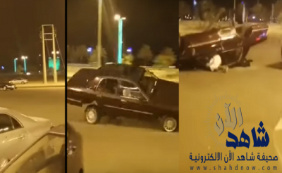 شاهد بالفيديو .. شاب يمارس التفحيط وتنقلب به سيارته المعدلة في متنزه به أطفال ومواطنين بمحافظة رابغ!