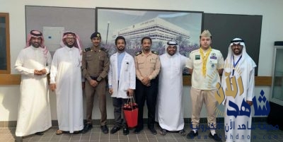 موظفين يكرمون معلميهم في يوم المعلم العالمي