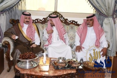 محافظ الأحساء يعزي أسرة آل شرعان