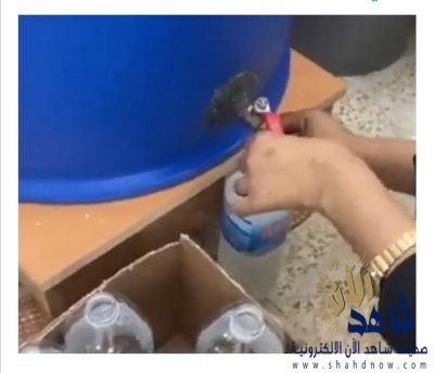 الإطاحة بامرأة تدير مصنع خمور داخل حي سكني بـ”طويق الرياض