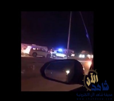 “أمن الطرق” توقف قائد مركبة في حالة سكر بالقوة الجبرية.. عكس السير وتسبب في وفاة مواطن وزوجته (فيديو)