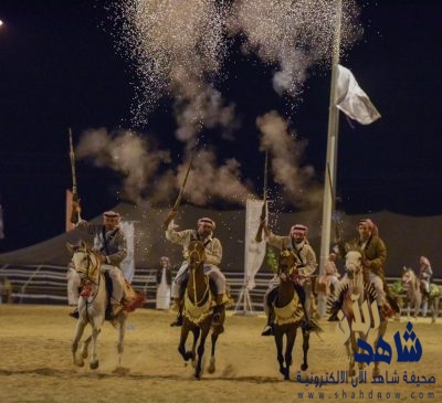 فرسان الصحراء في “سفاري بقيق” يعيدون زمن الفروسية والبارود إلى الحاضر