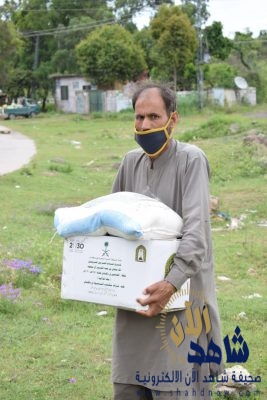 الشؤون الإسلامية توزع أكثر من 24 طن من السلال الغذائية الرمضانية في أقاليم باكستان
