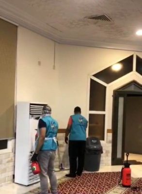 مسجد الإحسان يغلق بسبب كورونا !! وبادرة فريق “سمو التطوعي” تعيد فتحه