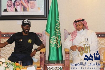 نجم المنتخب السعودي عبدالعزيز الجنوبي يزور نادي الشرق