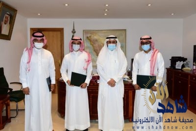 لفوزهم بجائزة التميز الإعلامي لصيف السعودية وكيل محافظة الأحساء يكرم فريق للدهشة حضن